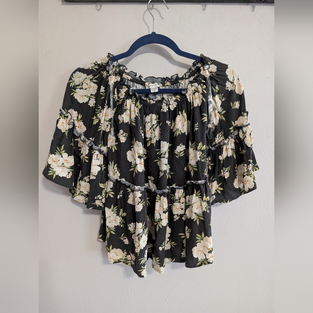 American Eagle Gray Floral Top